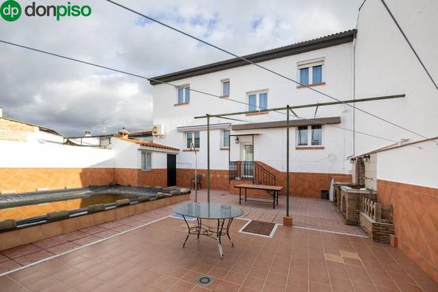 Casa adosada en Venta en Camino de Gojar en La Zubia Ciudad