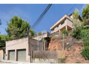 Xalet amb jardí en venda a Corbera de Llobregat