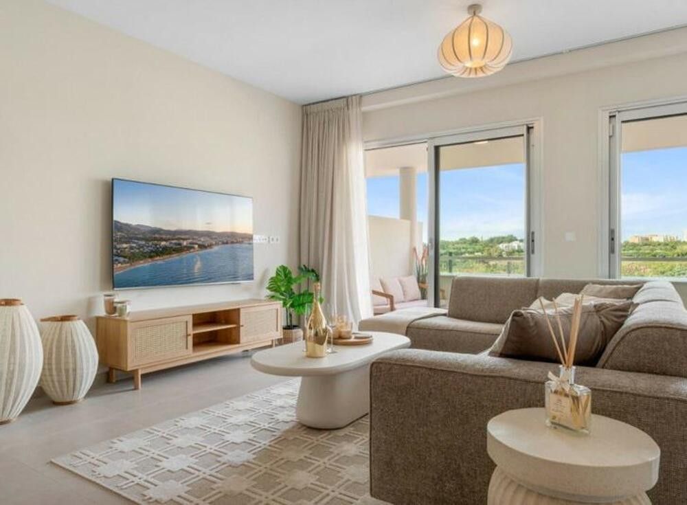 Sala d'estar de Apartament de lloguer en Estepona amb Aire condicionat, Terrassa i Traster