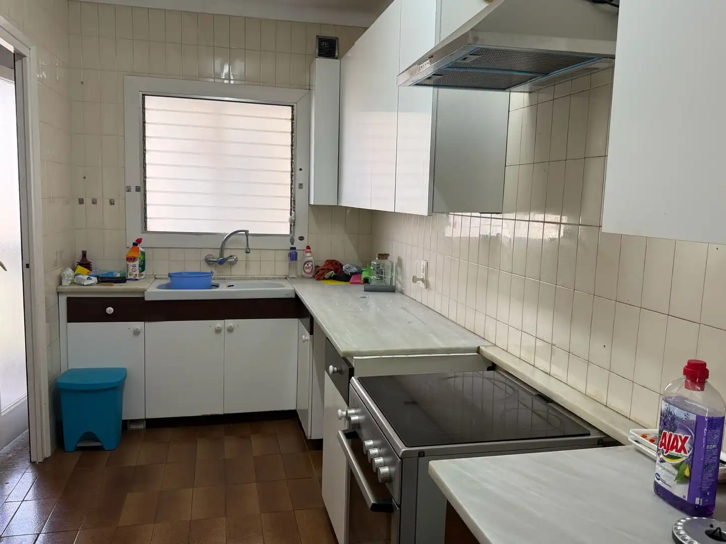 Cocina de Piso en venta en L'Hospitalet de Llobregat con Calefacción, Terraza y Alarma