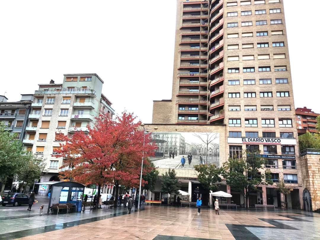 Vista exterior de Edifici en venda en Eibar