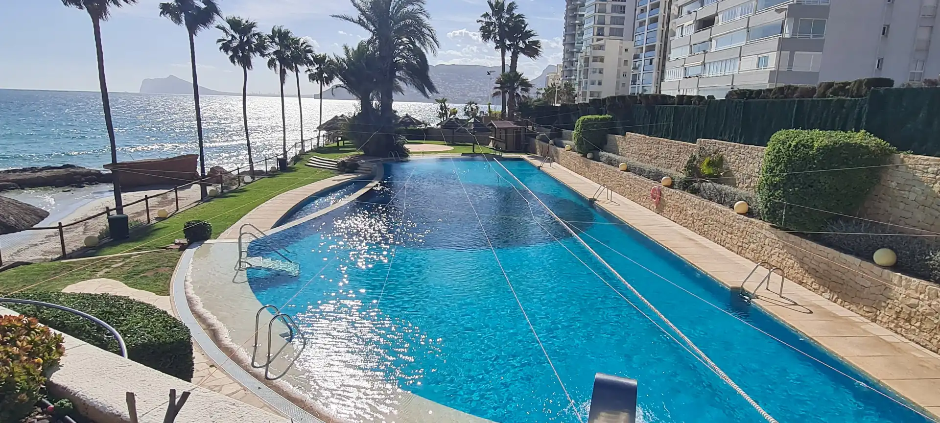 Schwimmbecken von Wohnungen zum Verkauf in Calpe / Calp mit Klimaanlage, Heizung und Terrasse