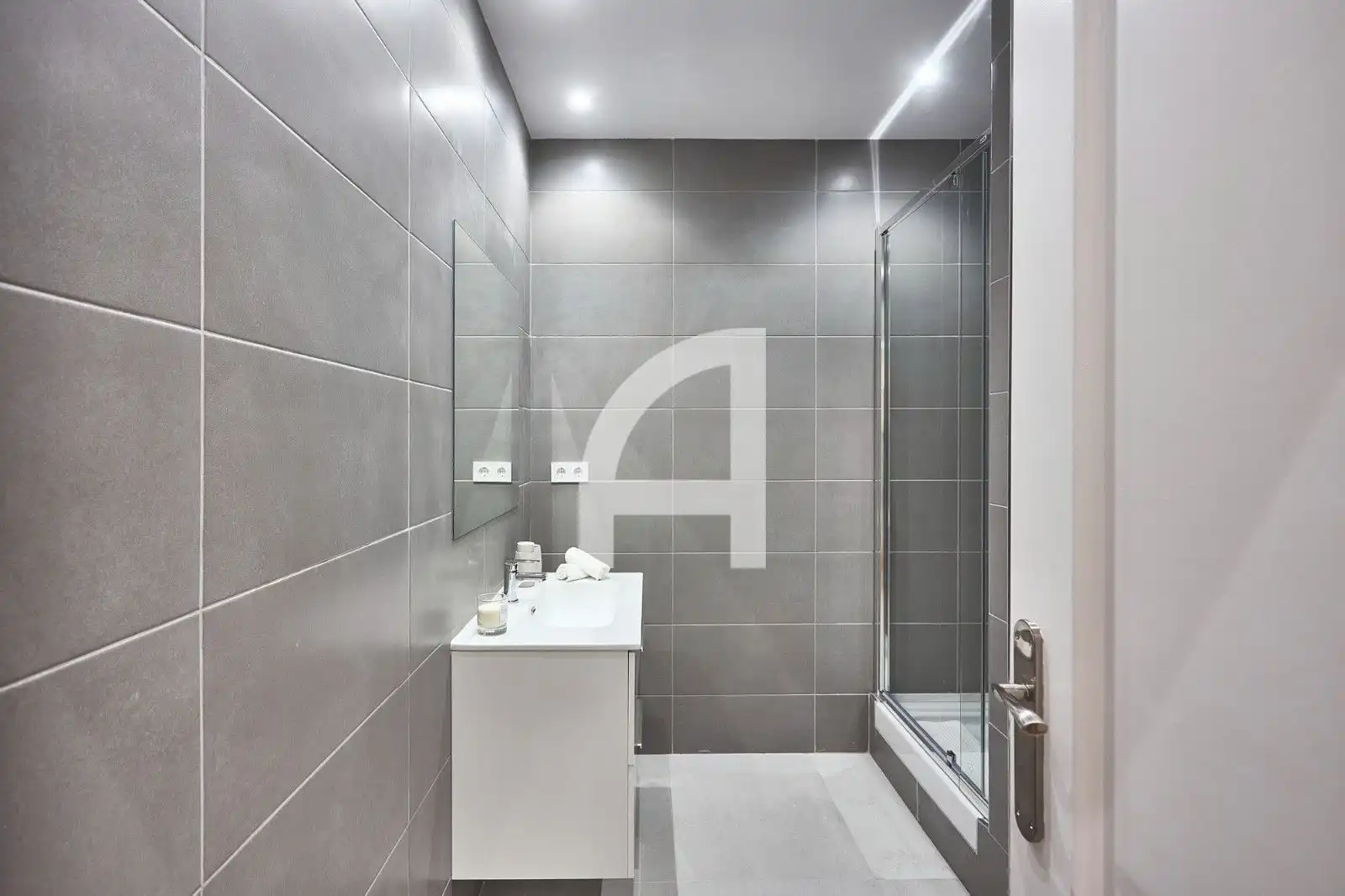 Badezimmer von Wohnung zur Miete in Barcelona mit Klimaanlage, Heizung und Parkett
