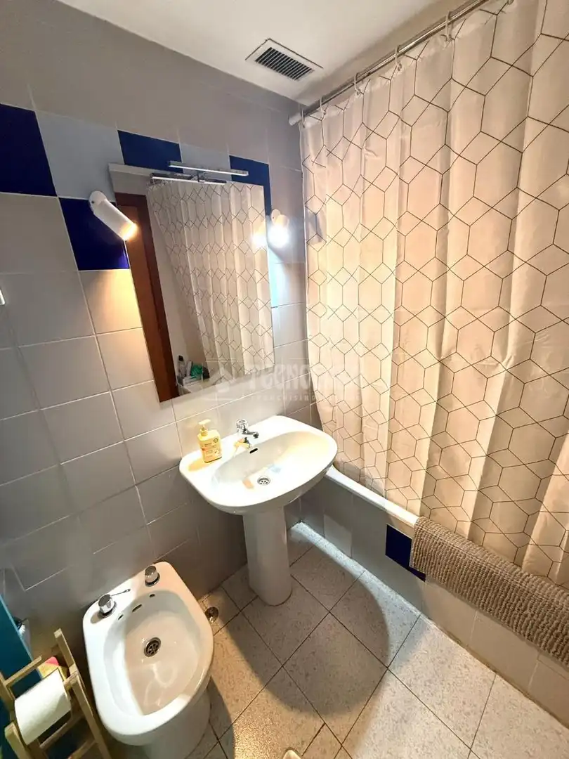 Bathroom of Flat for sale in Madrid