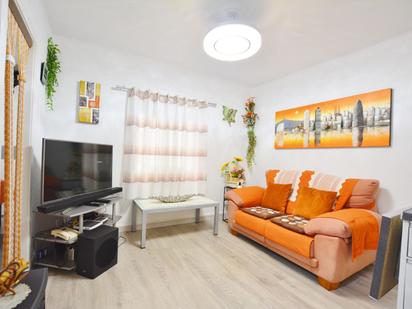 Living room of Flat for sale in Santa Coloma de Gramenet  with Storage room and Furnished