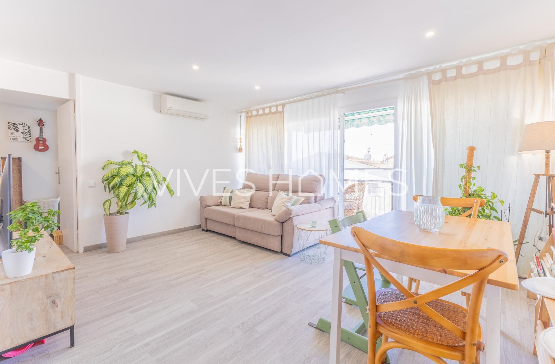 Living room of Flat for sale in Sant Andreu de Llavaneres  with Air Conditioner, Terrace and Balcony