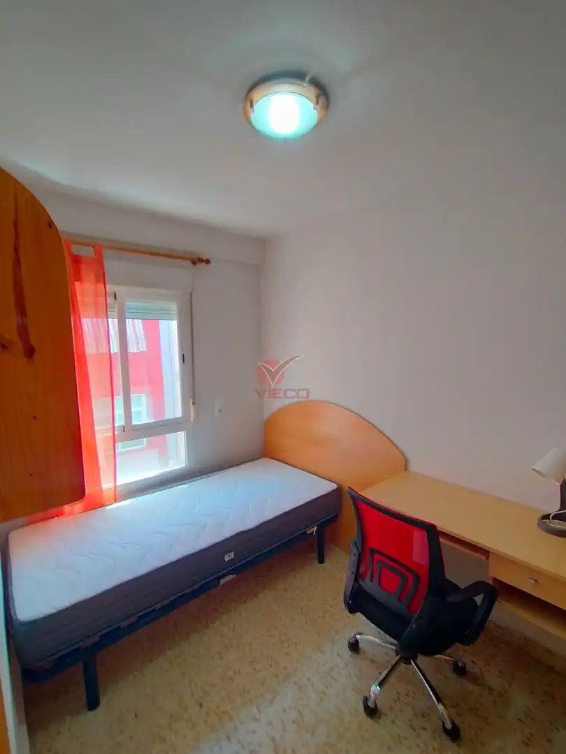 Habitación de Piso de alquiler en Cuenca con Calefacción, Terraza y Amueblado