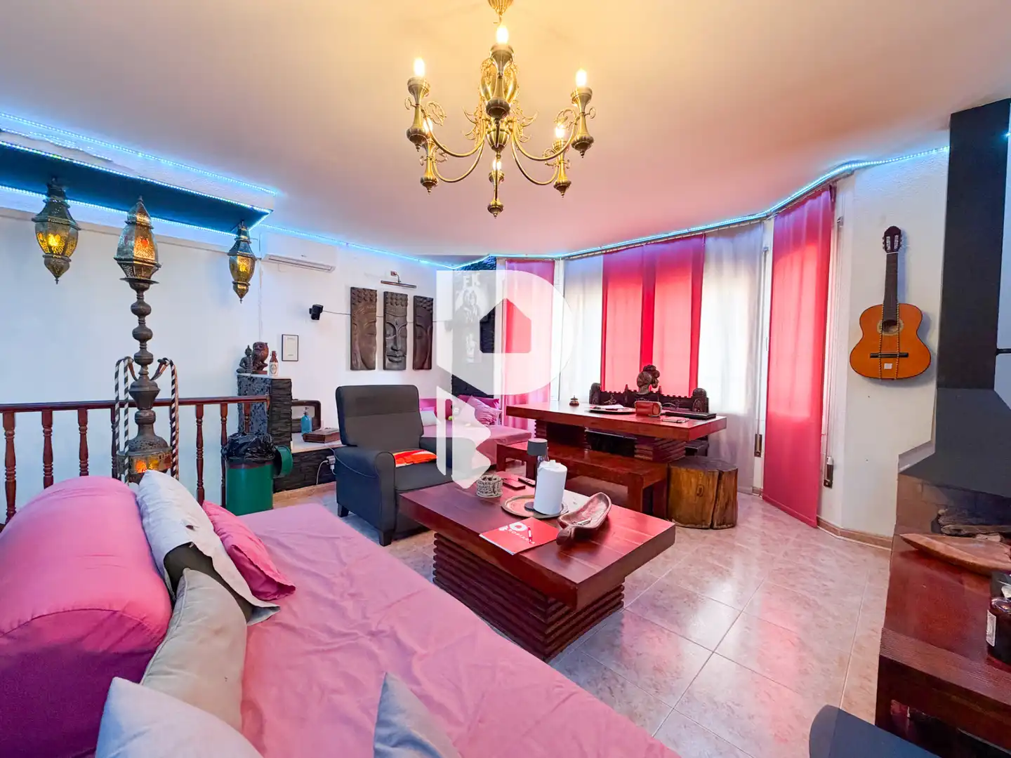 Sala d'estar de Casa adosada en venda en Sant Vicenç Dels Horts amb Aire condicionat, Calefacció i Terrassa