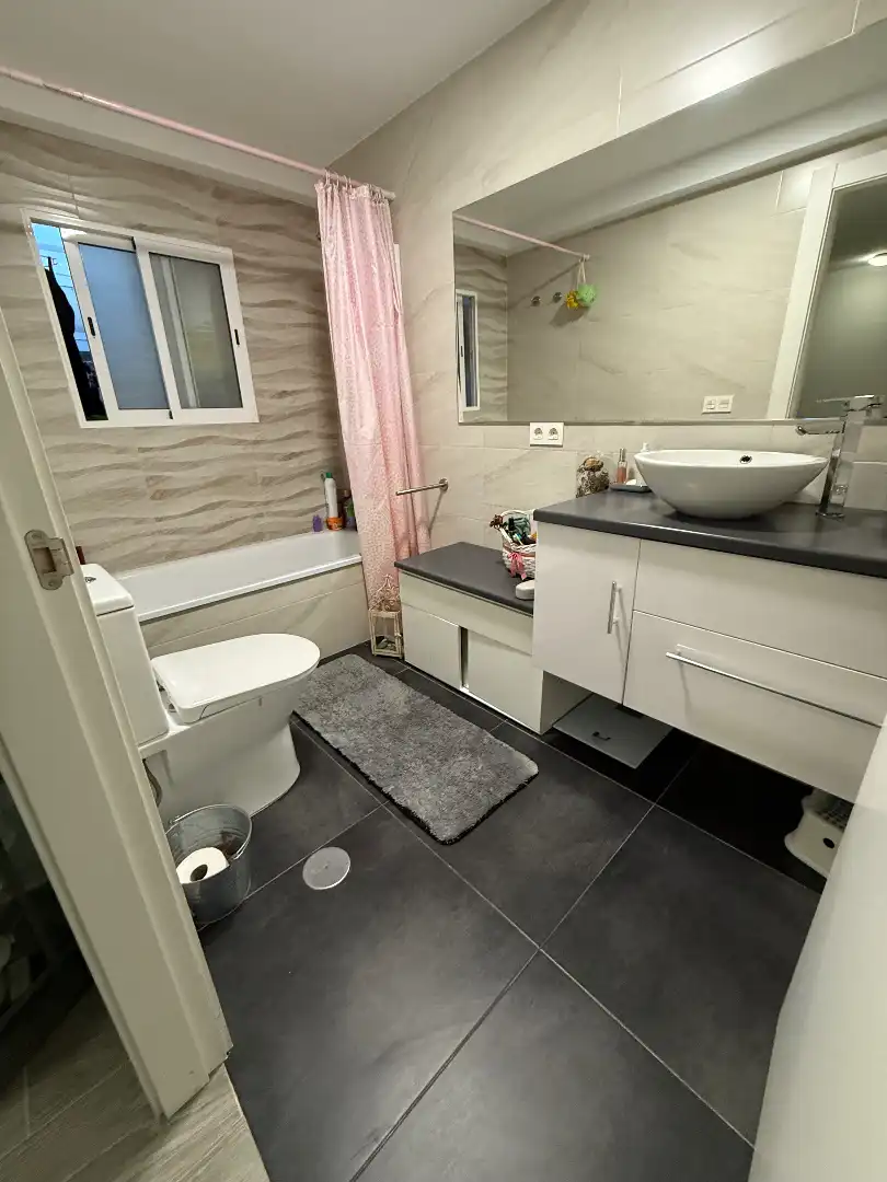 Baño de Piso en venta en Alcalá la Real con Calefacción, Trastero y Amueblado