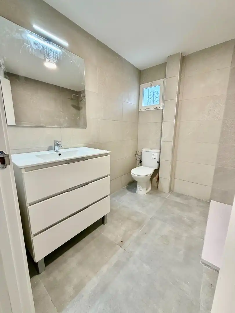 Baño de Piso en venta en Fuengirola con Aire acondicionado, Calefacción y Piscina comunitaria
