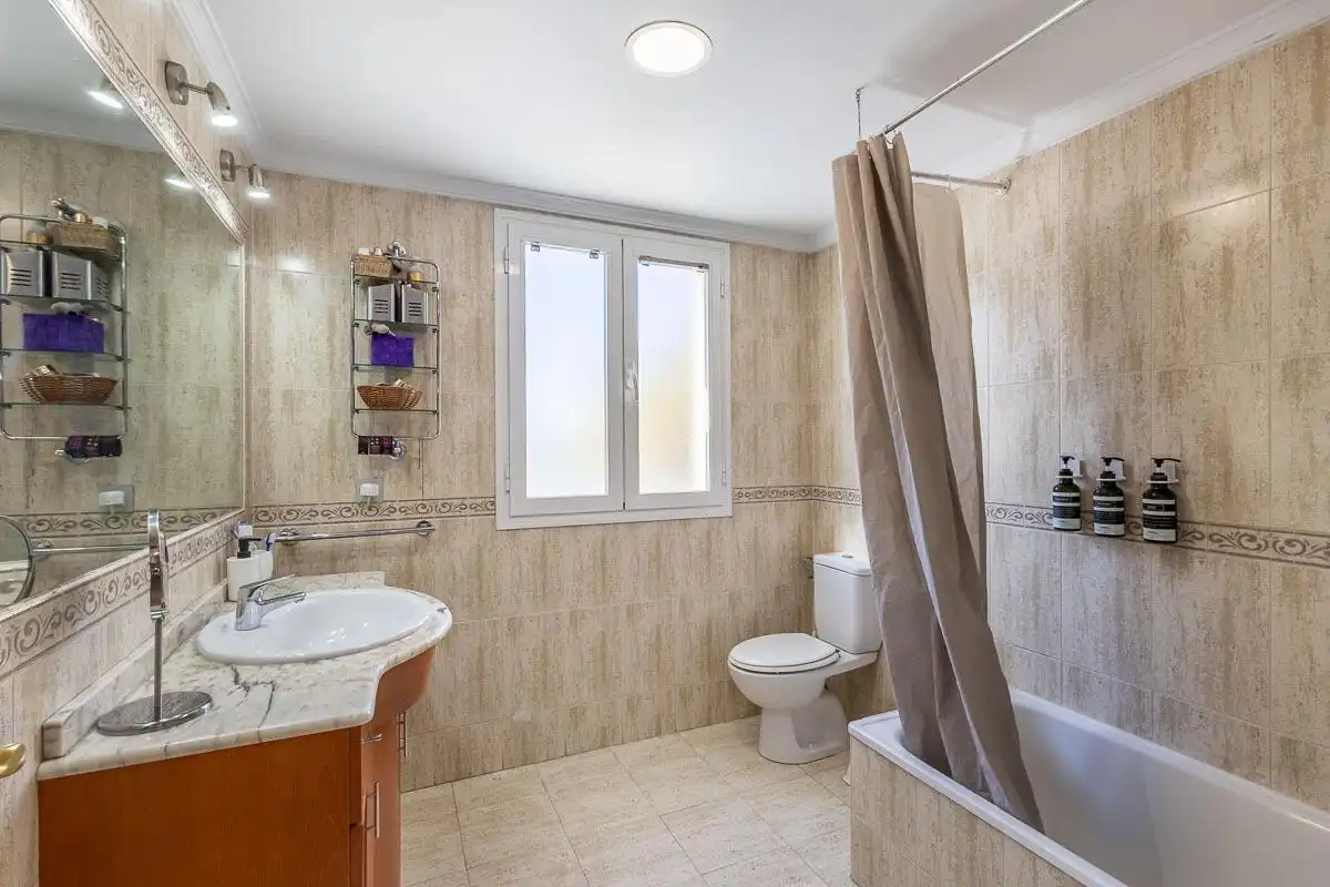 Bathroom of Houses for sale in Granada  with Terrace
