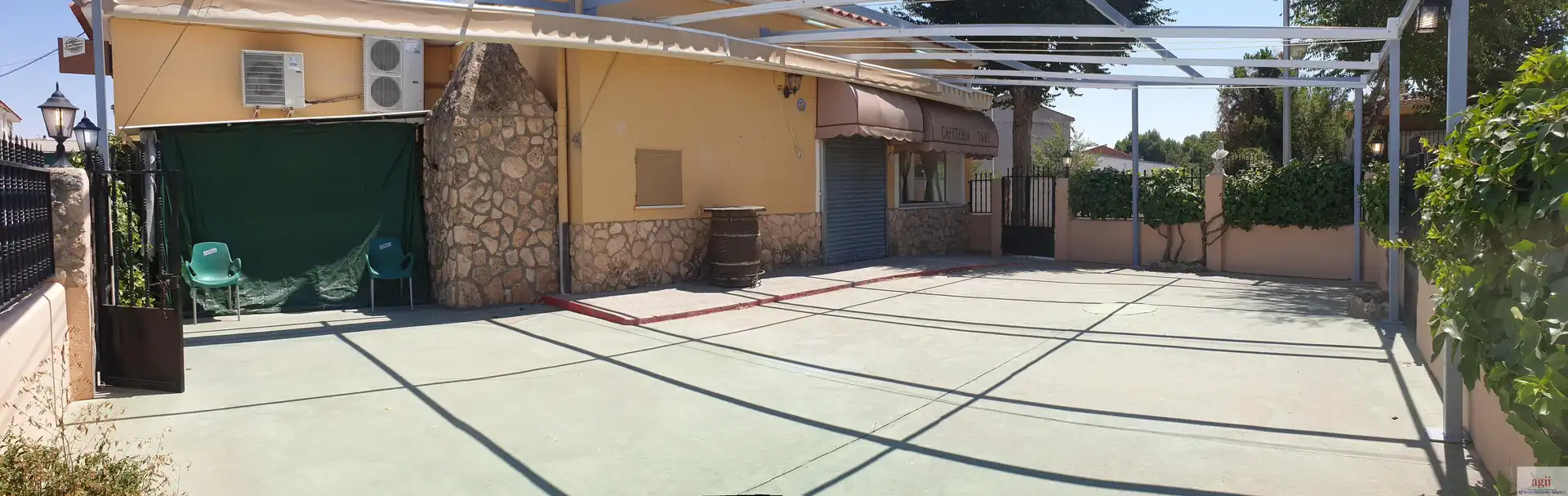 Exterior view of Commercial properties for sale in Dosbarrios  with Air Conditioner and Terrace
