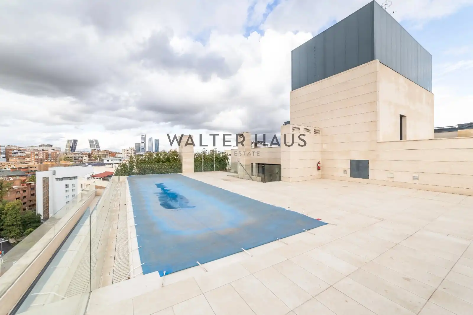 Piscina de Piso de alquiler en Madrid con Aire acondicionado, Calefacción y Horno