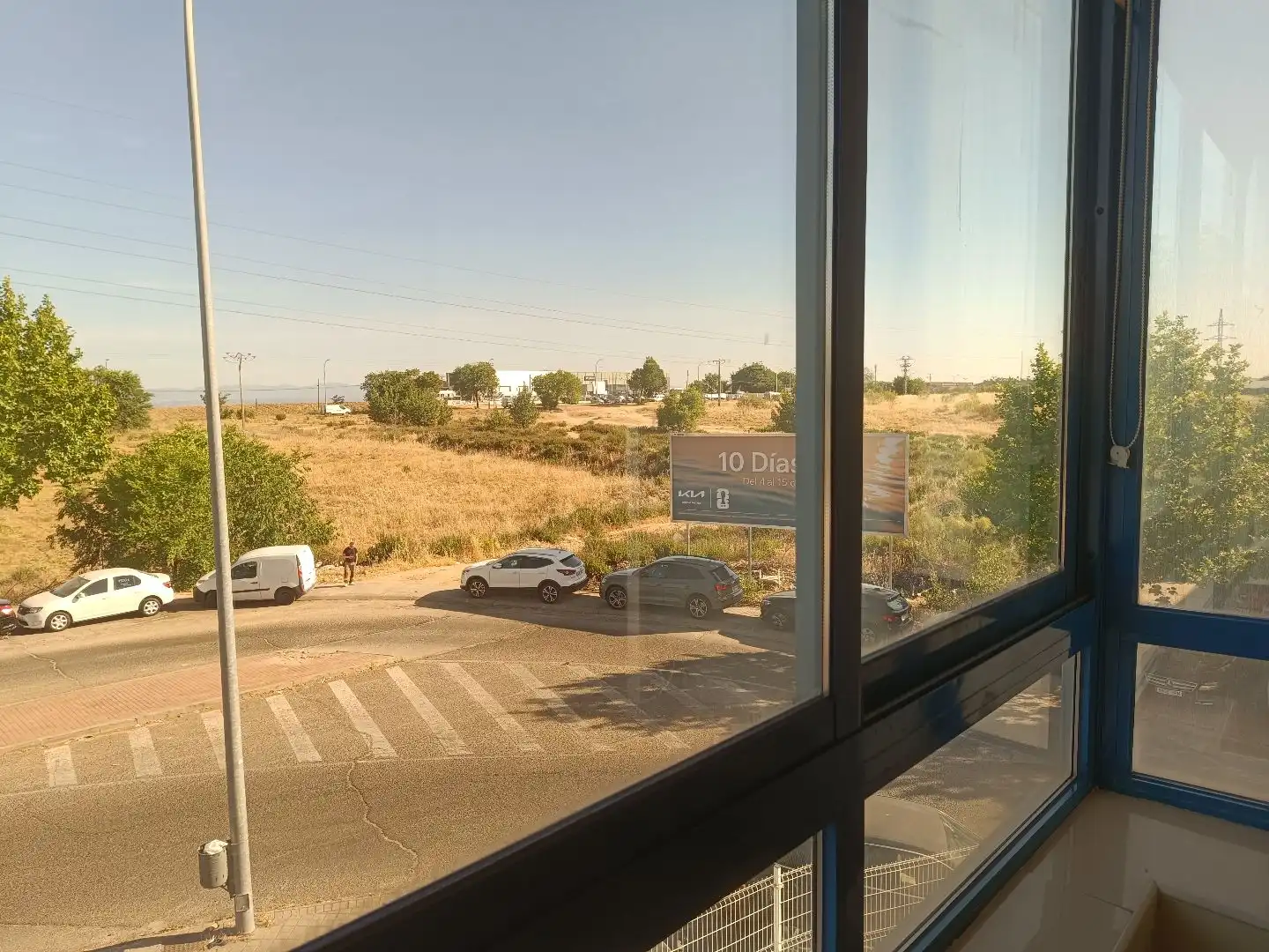 Vista exterior de Local de alquiler en Arroyomolinos (Madrid) con Amueblado, Internet y Alarma