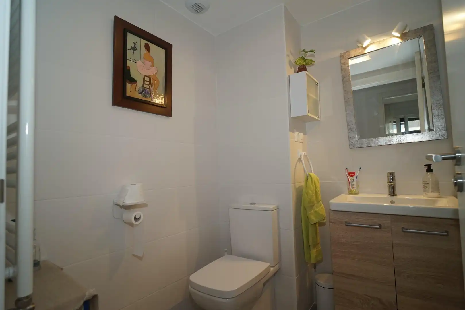 Badezimmer von Wohnung zur Miete in Santa Cruz de Bezana mit Parkett