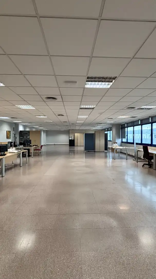 Oficina de lloguer en Sant Boi de Llobregat amb Aire condicionat, Calefacció i Alarma