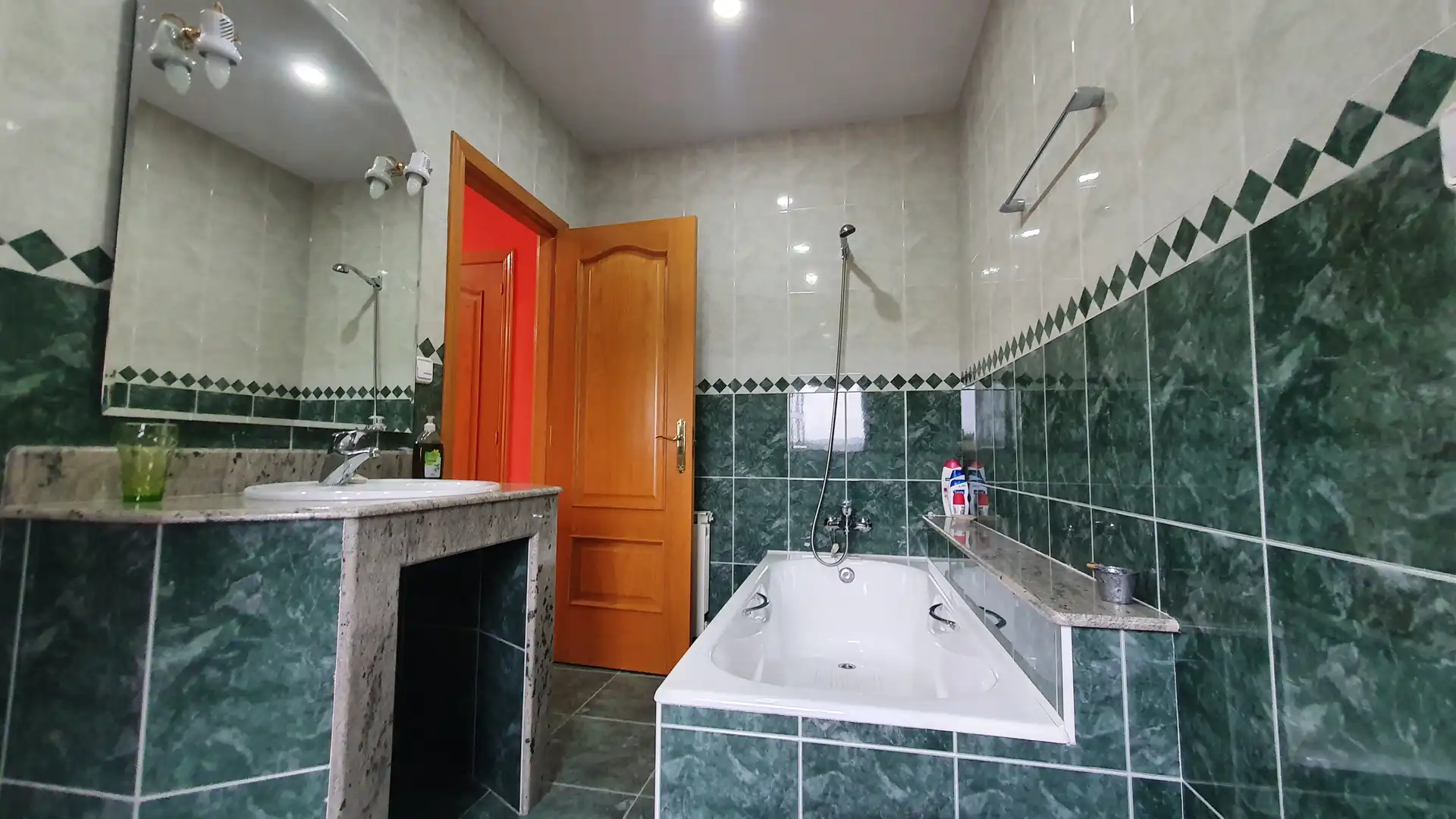 Baño de Casa o chalet en venta en Vega de Espinareda con Calefacción, Jardín privado y Terraza