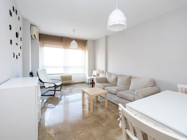 Flat with balcony to rent in Avenida de las Fuerzas Armadas