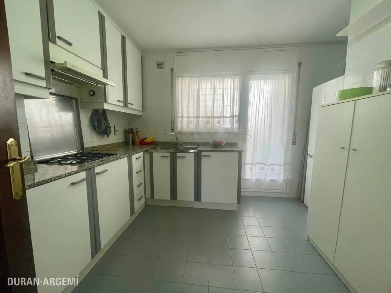 Cocina de Piso en venta en Terrassa con Calefacción y Balcón