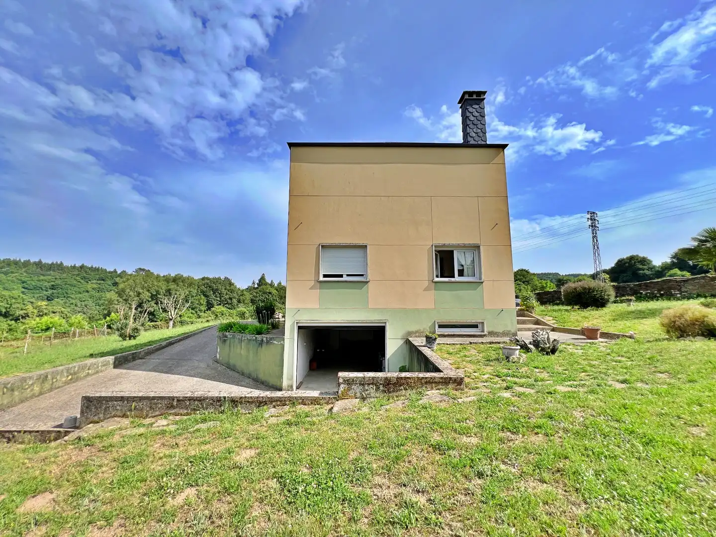 Vista exterior de Casa o xalet en venda en Lugo amb Calefacció, Jardí privat i Terrassa