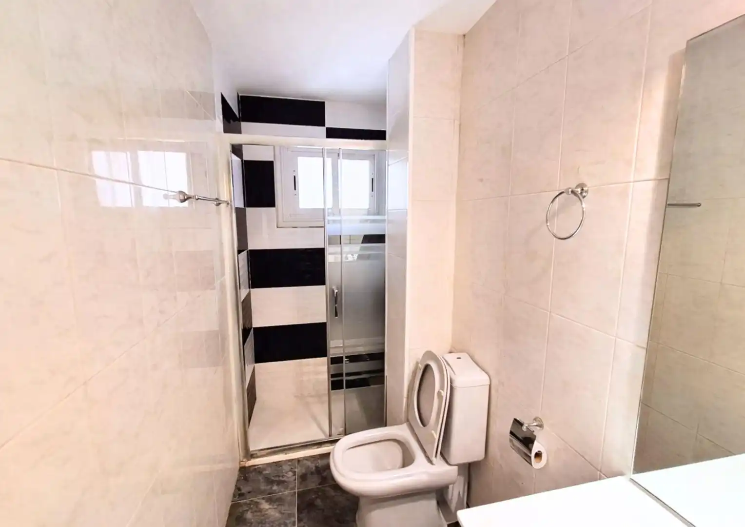 Bathroom of Flat for sale in Sabadell  with Terrace