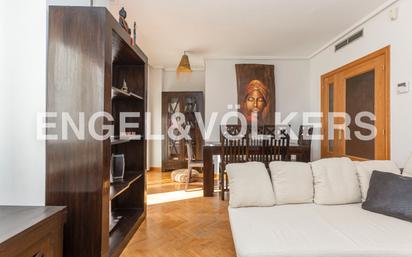 Living room of Apartment for sale in Alcorcón  with Air Conditioner, Terrace and Swimming Pool