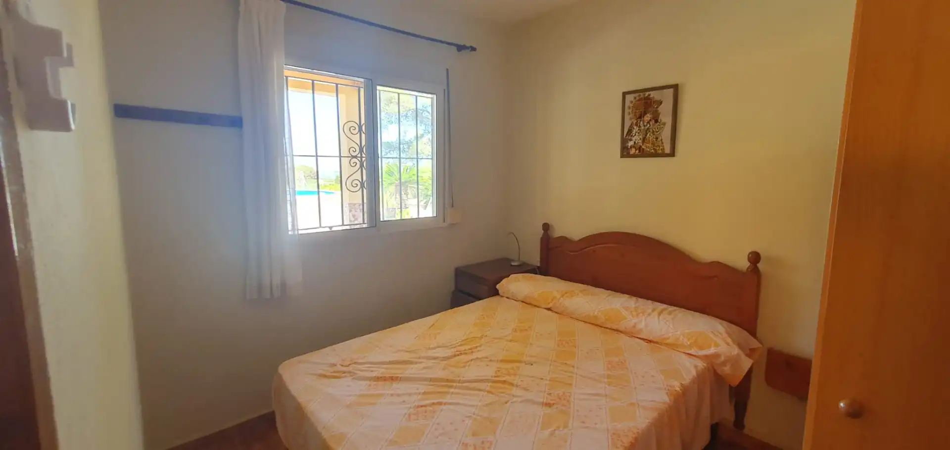 Schlafzimmer von Country house zum Verkauf in Llaurí mit Klimaanlage, Heizung und Privatgarten