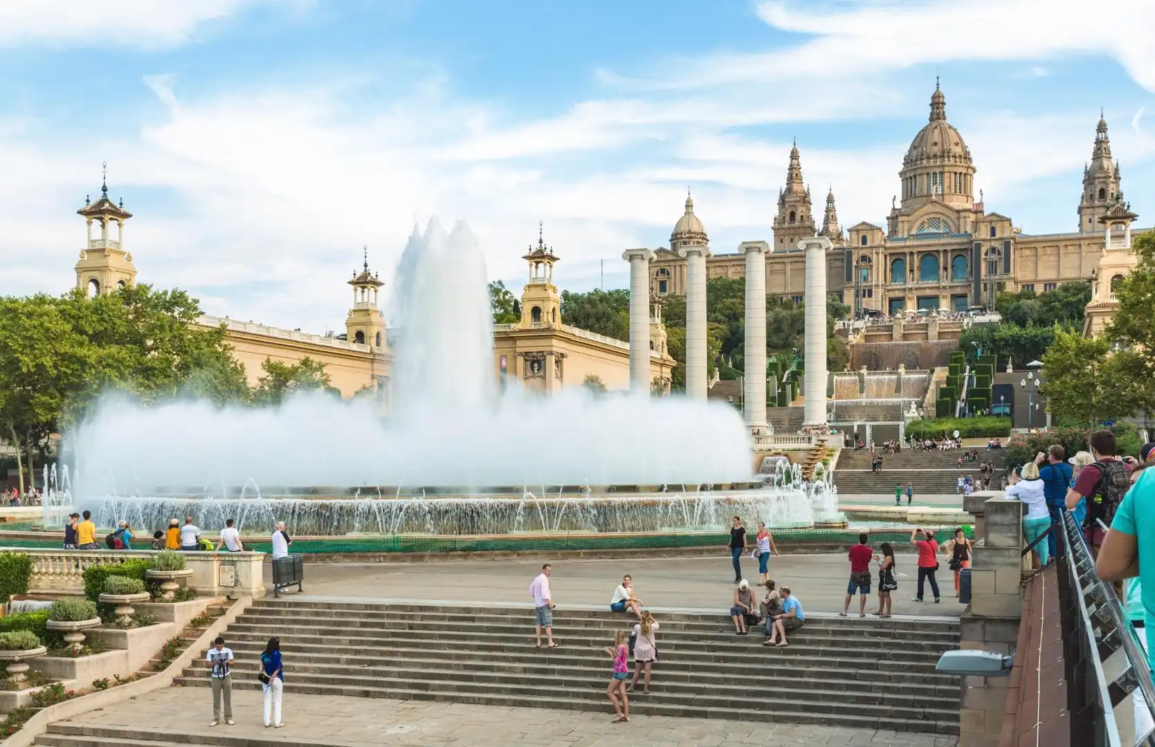 Vista exterior de Edifici en venda en Barcelona