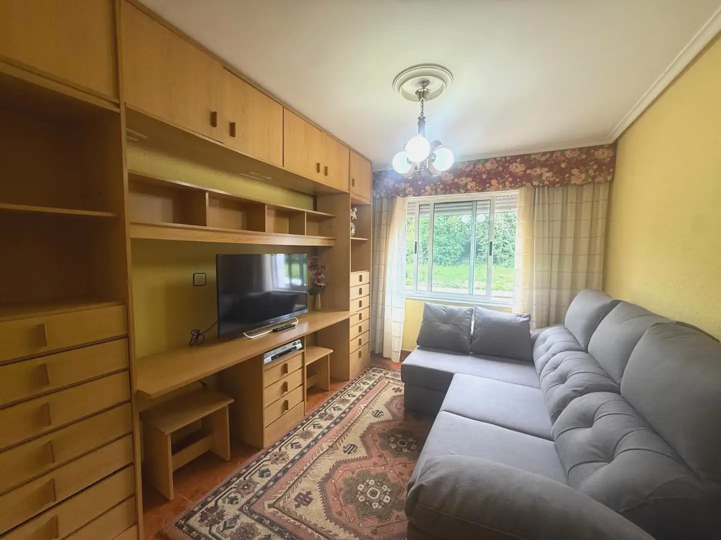 Living room of Flat for sale in Avilés  with Private garden, Parquet flooring and Furnished