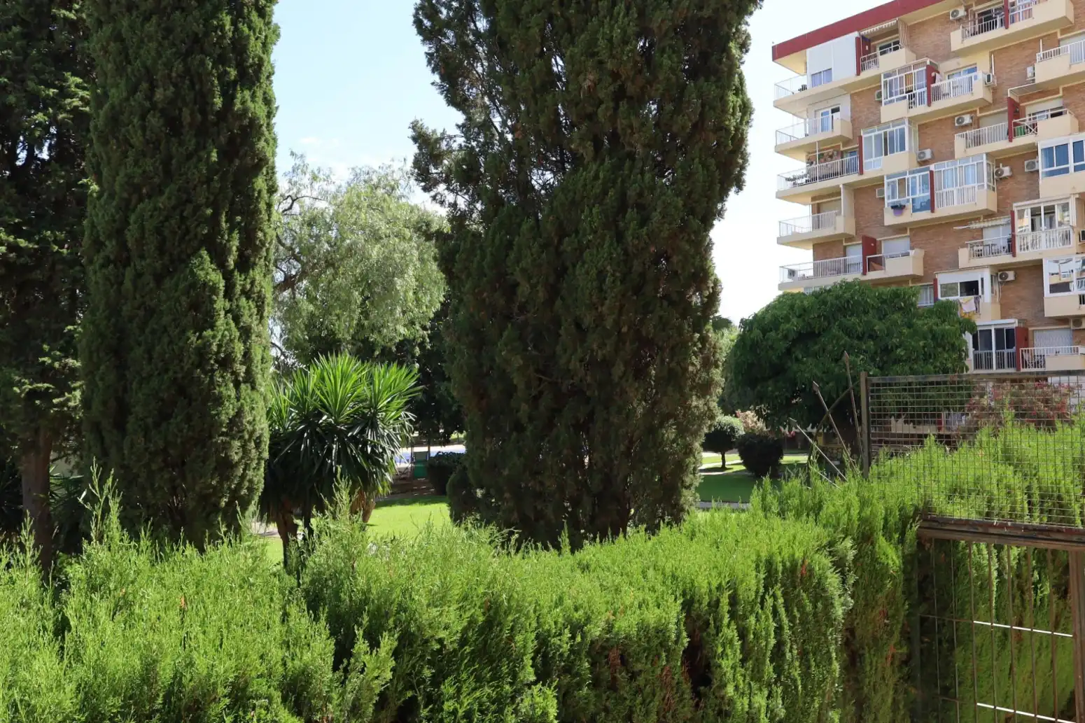 Jardín de Piso en venta en Benalmádena con Jardín privado, Terraza y Amueblado