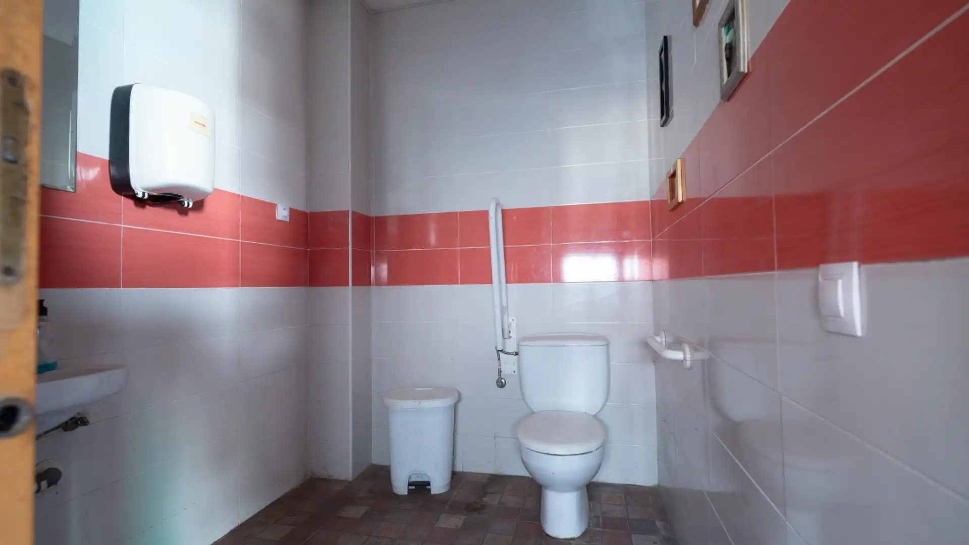 Bany de Local de lloguer en Níjar