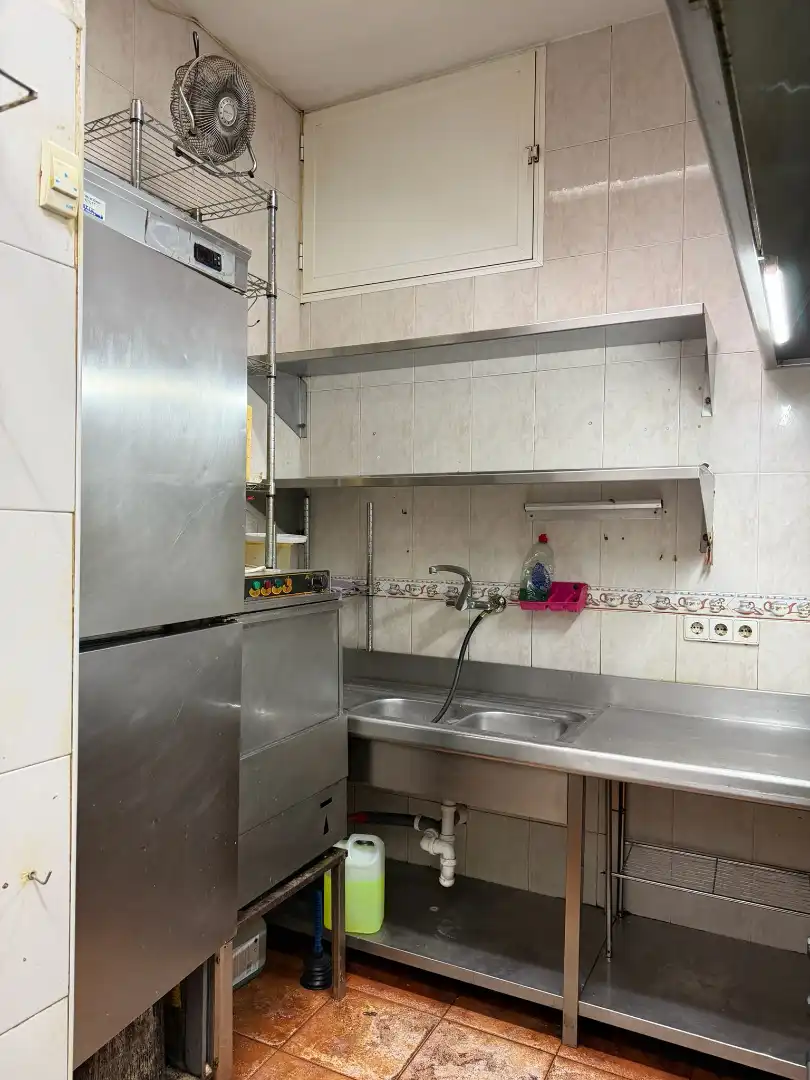 Cuina de Local de lloguer en Marbella amb Aire condicionat
