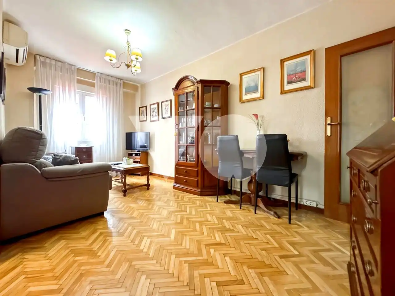 Sala d'estar de Pis en venda en Madrid amb Aire condicionat i Parquet