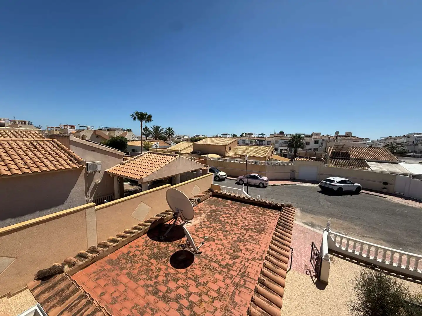Vista exterior de Casa o xalet en venda en Orihuela amb Aire condicionat, Calefacció i Moblat