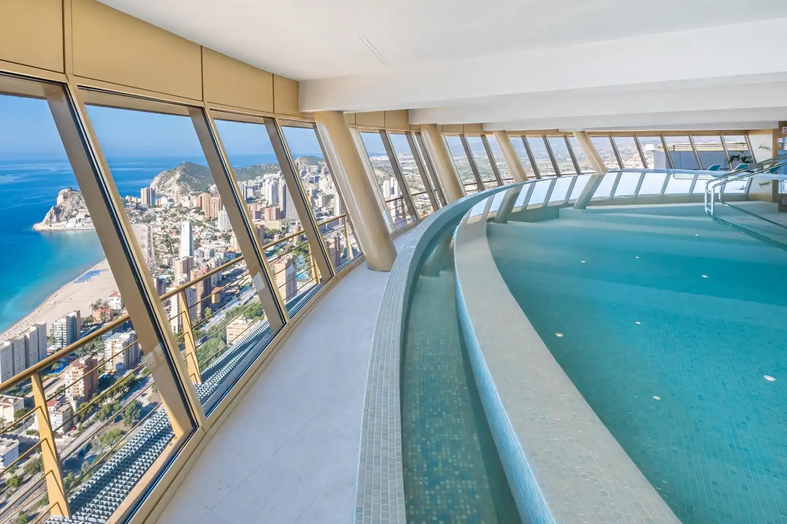 Piscina de Ático en venta en Benidorm con Aire acondicionado, Jardín privado y Terraza