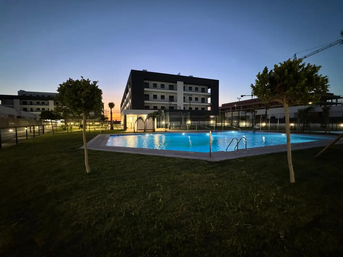 Schwimmbecken von Wohnung zur Miete in La Rinconada mit Klimaanlage, Heizung und Terrasse
