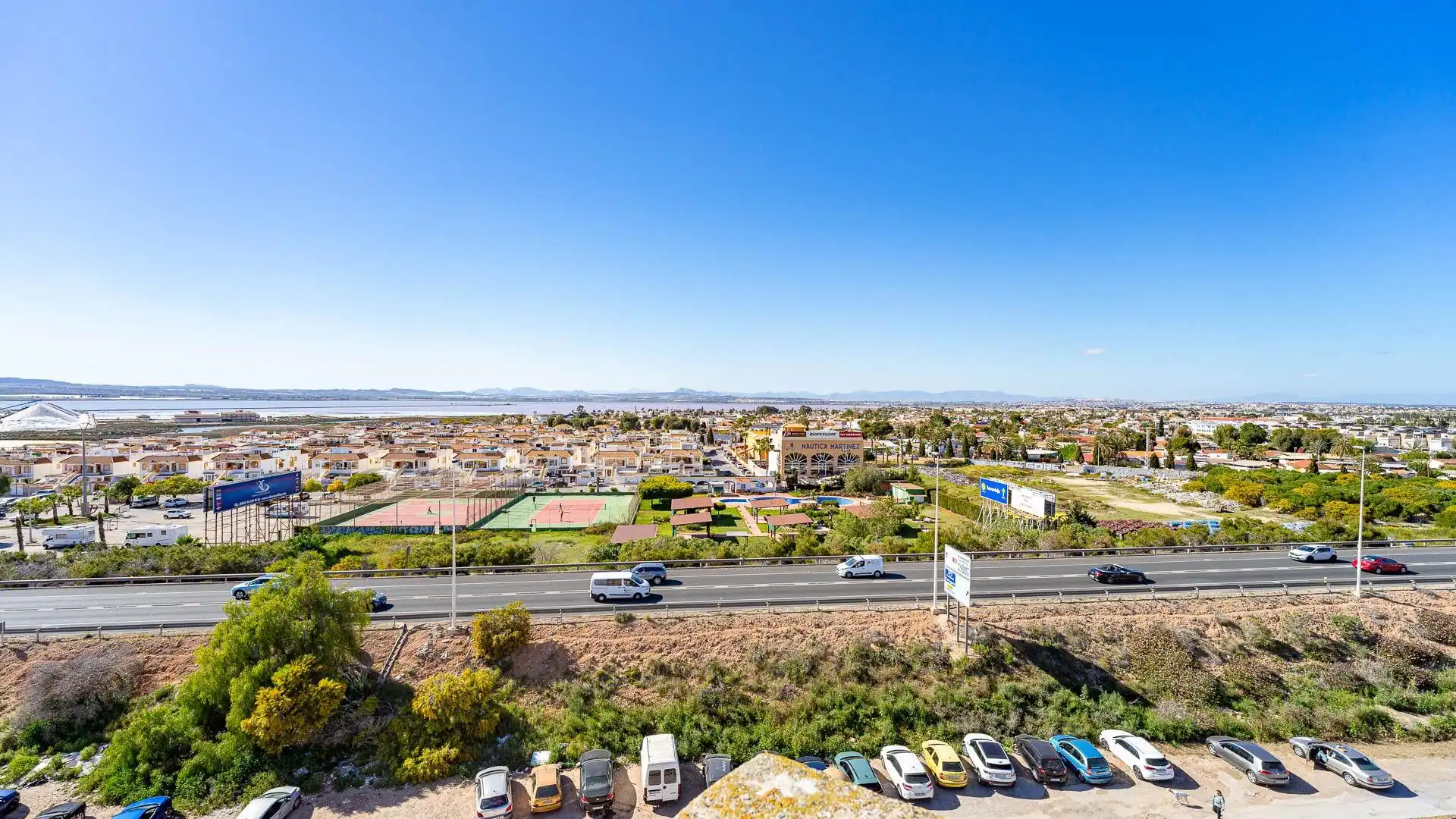 Vista exterior de Àtic en venda en Torrevieja amb Terrassa i Piscina comunitària