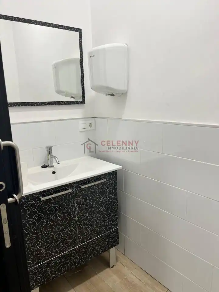 Baño de Local de alquiler en San Cibrao das Viñas