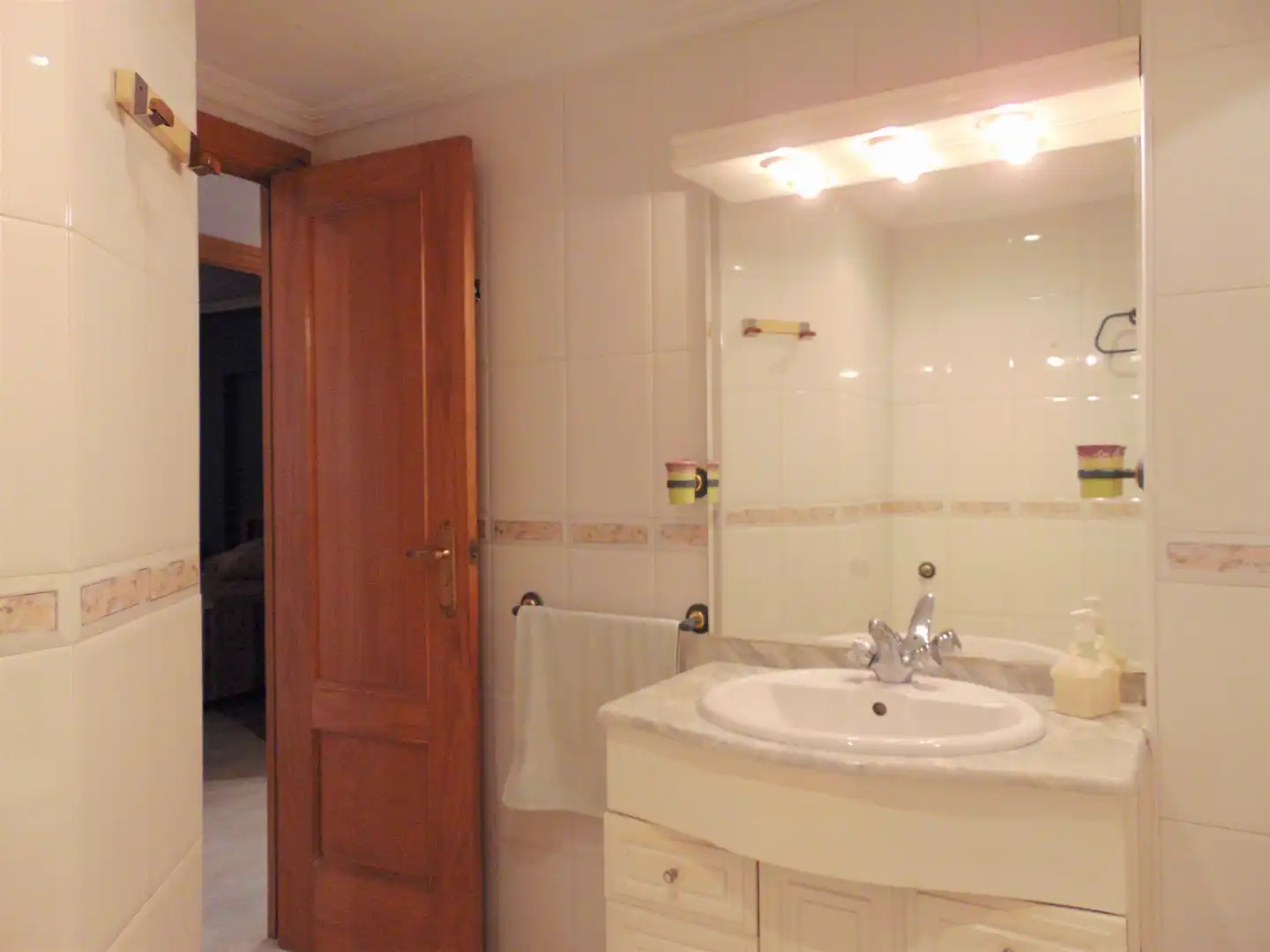 Bathroom of Flat for rent in Benidorm  with Furnished