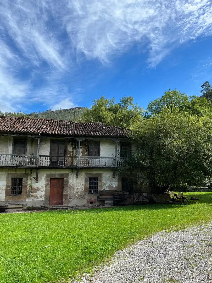 Vista exterior de Casa o xalet en venda en San Felices de Buelna