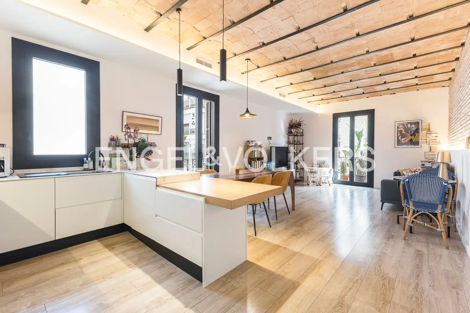 Exterior view of Flat for sale in Barcelona  with Air Conditioner, Heating and Balcony