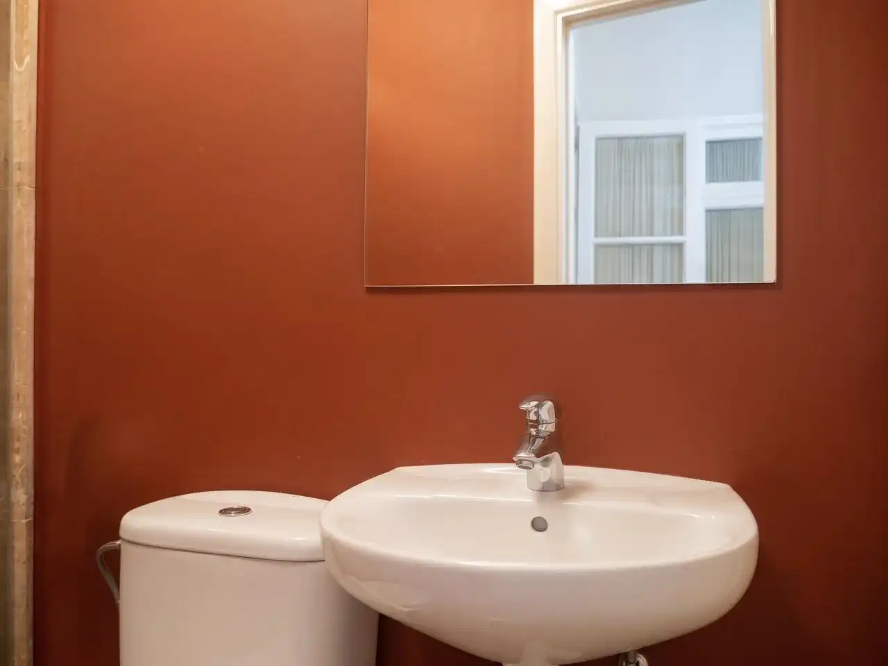 Bathroom of Flat for sale in Sevilla  with Air Conditioner, Terrace and Furnished