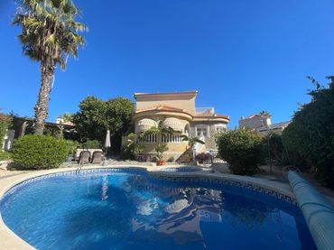 Villa avec balcon à vendre à Ciudad Quesada