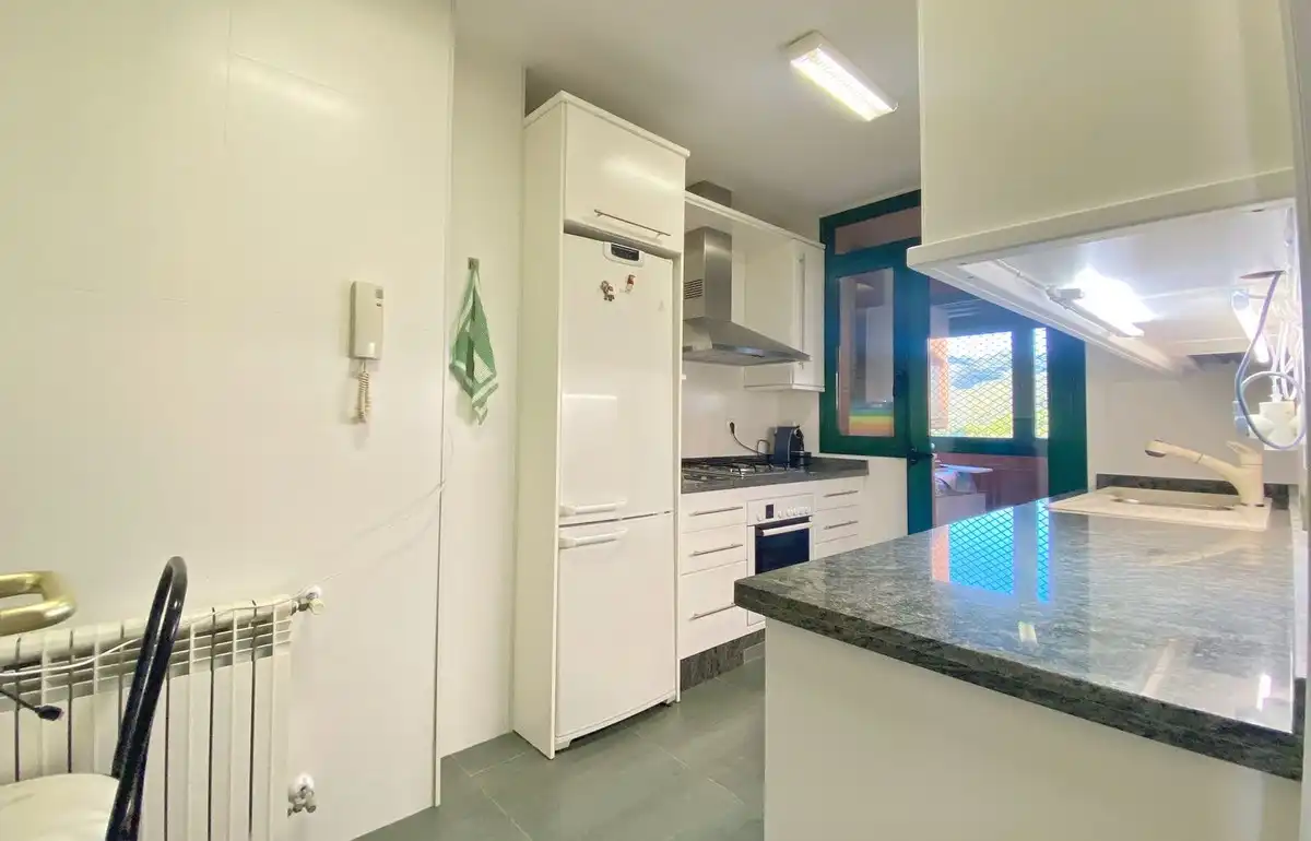 Cuina de Àtic en venda en Marbella amb Terrassa, Traster i Alarma