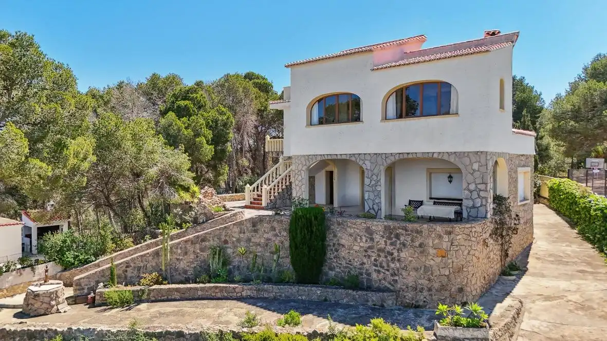 Villa con piscina in vendita a El Montgó