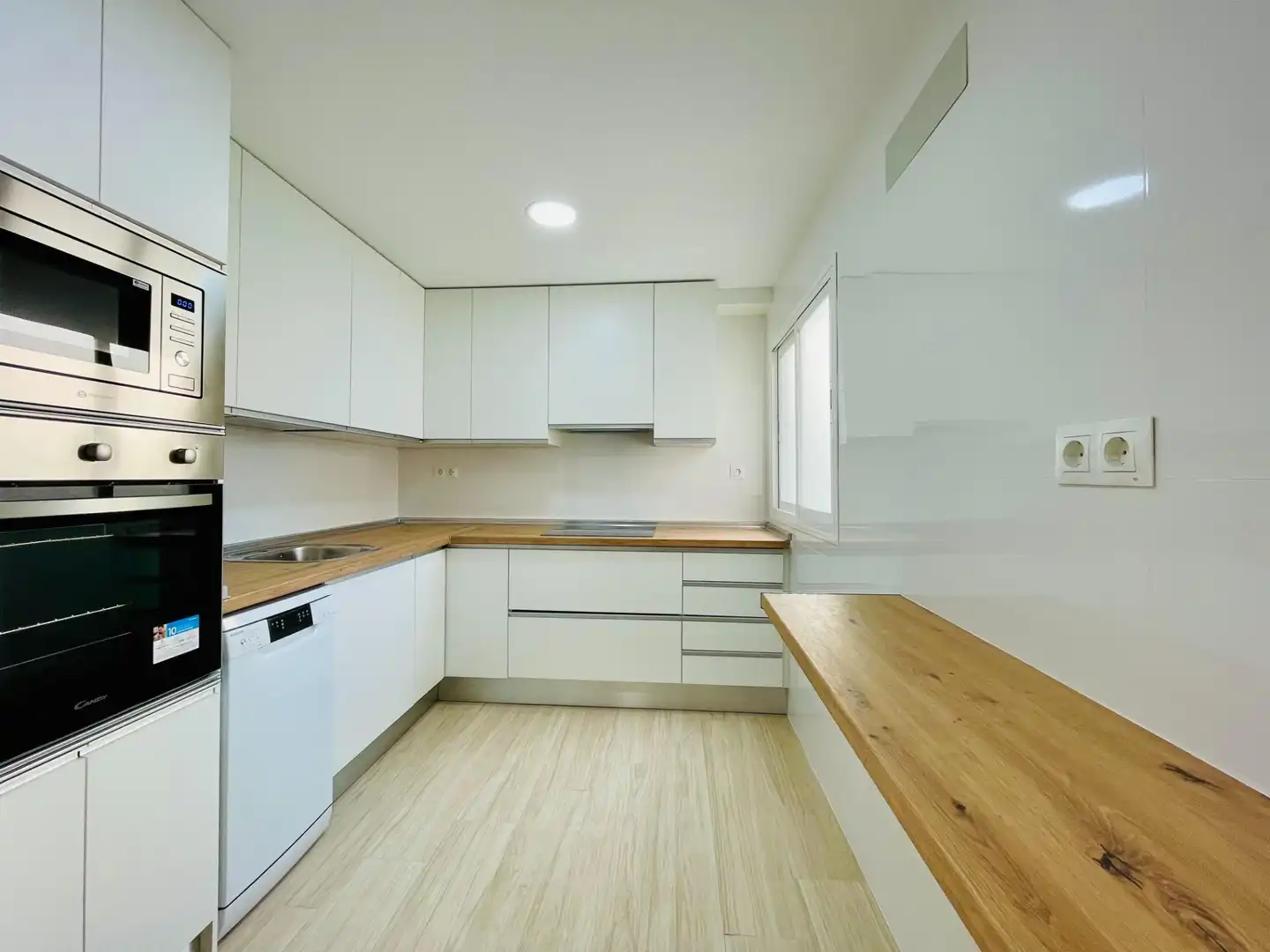 Küche von Wohnung zur Miete in Córdoba mit Klimaanlage, Heizung und Terrasse
