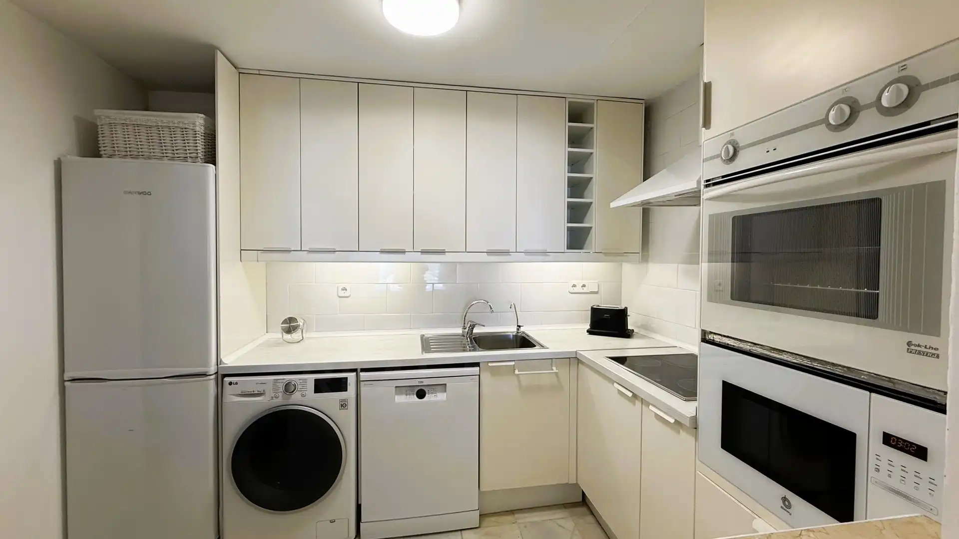 Kitchen of Flat for sale in Marbella  with Air Conditioner and Terrace