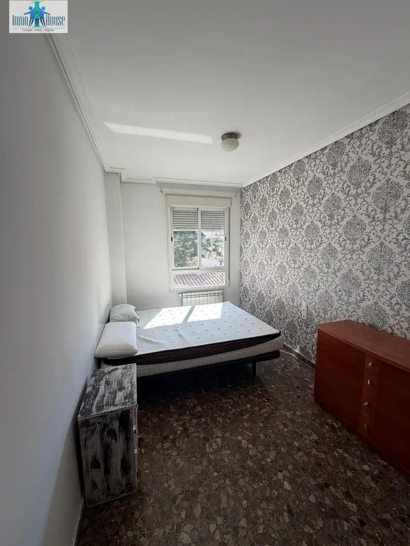 Habitación de Dúplex en venta en Albacete con Calefacción y Amueblado