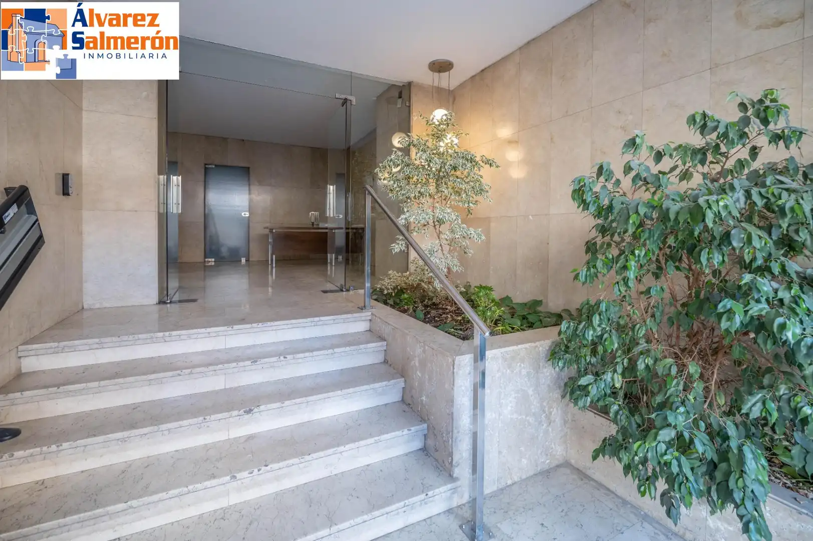 Piso en venta en Granada con Terraza y Balcón