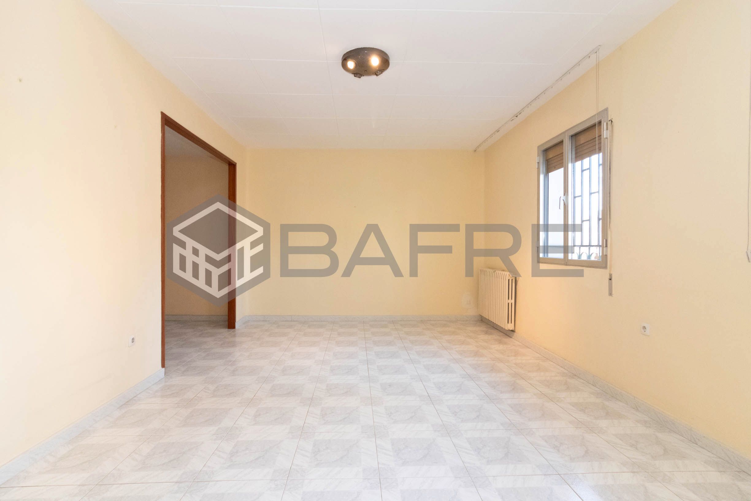 Flat for sale in  Madrid Capital  with Heating